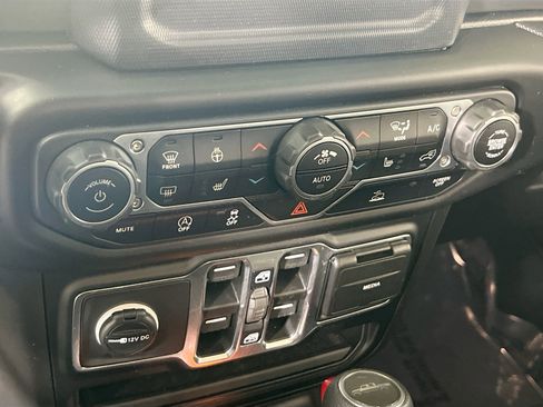 Used 2023 Jeep Gladiator Willys image 15