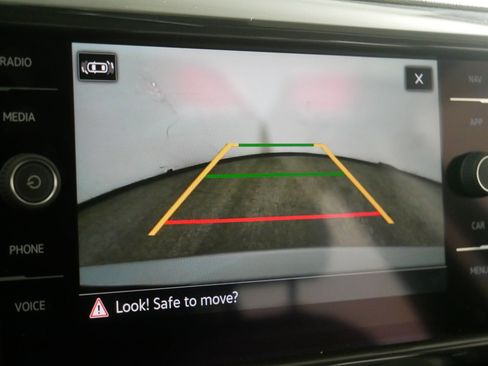 Used 2022 Volkswagen Taos SEL image 33