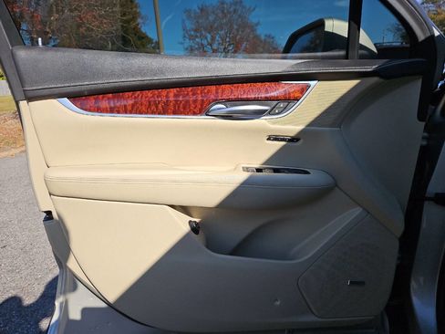 Used 2017 Cadillac XT5 Luxury w/ Driver Awareness Package image 11