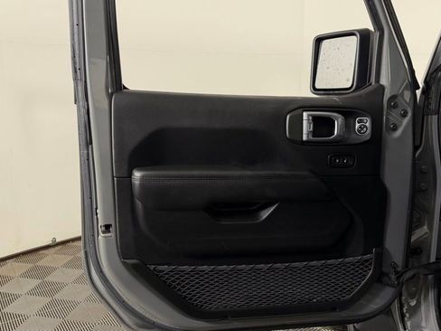 Used 2022 Jeep Wrangler Unlimited Sahara AWD/4WD image 11