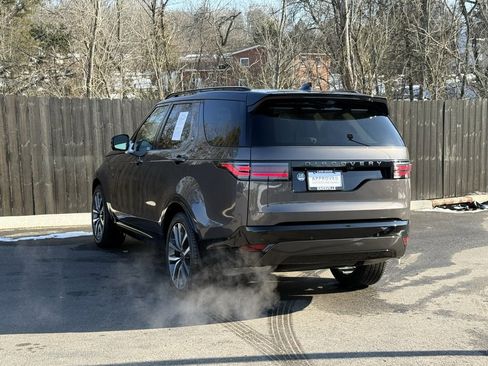 Certified 2025 Land Rover Discovery Dynamic SE image 6