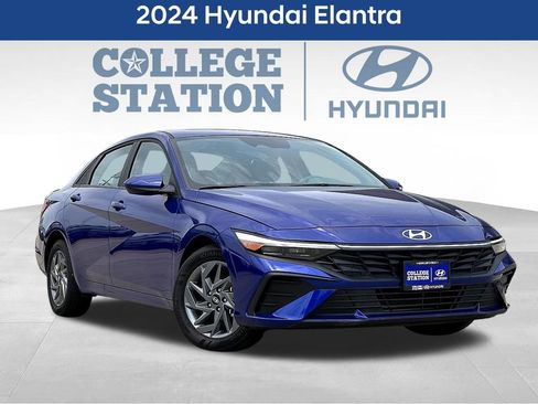 Used 2024 Hyundai Elantra SEL image 1
