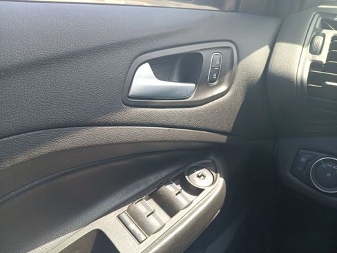 Used 2019 Ford Escape SE FWD image 21
