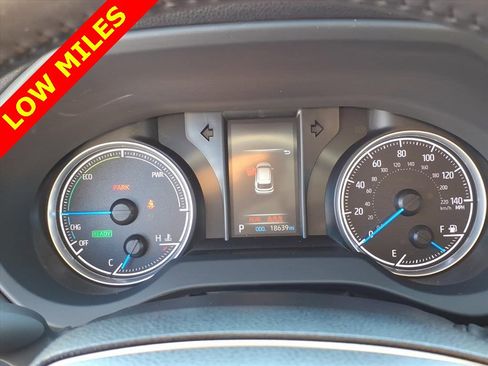 Used 2021 Toyota Venza LE w/ Carpet Mat Package (TMS) image 16