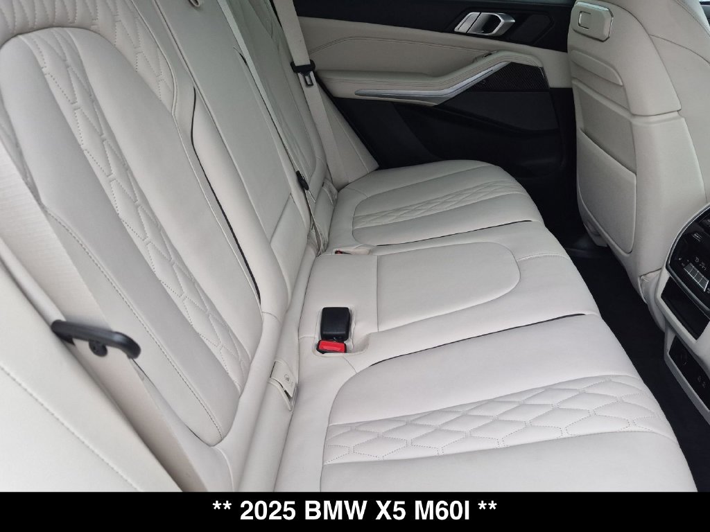 Used 2025 BMW X5 M60i AWD/4WD image 32
