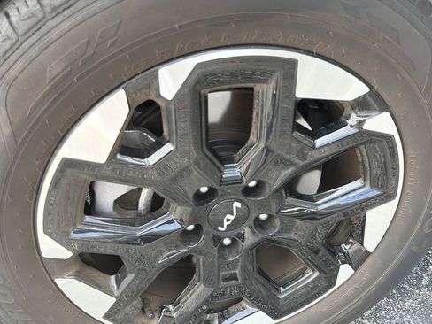 Certified 2025 Kia Sorento S FWD image 5