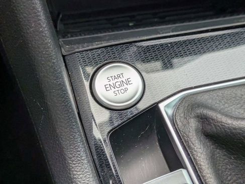 Used 2025 Volkswagen Taos SE image 29