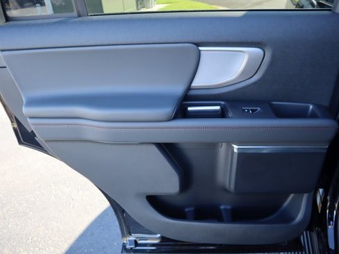 New 2025 Ford Expedition Active image 18