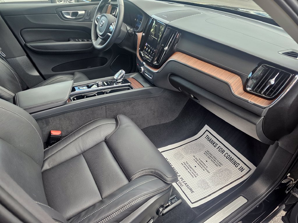 Certified 2024 Volvo XC60 T8 Ultimate AWD/4WD image 10