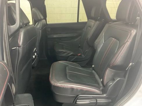 Used 2023 Ford Expedition Limited AWD/4WD image 13