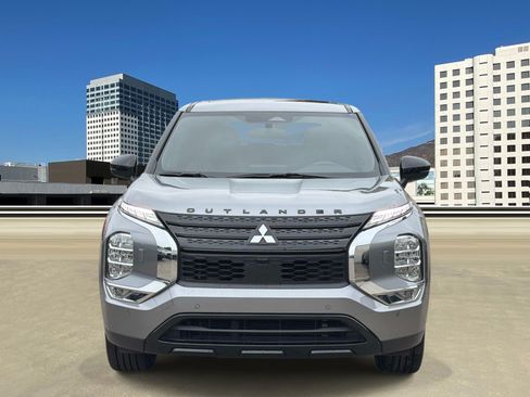 Used 2022 Mitsubishi Outlander SE AWD/4WD image 2