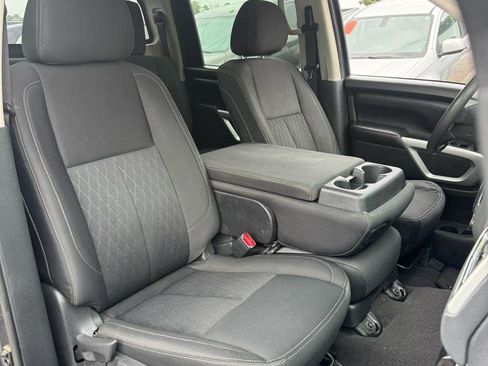 Used 2017 Nissan Titan SV RWD image 17
