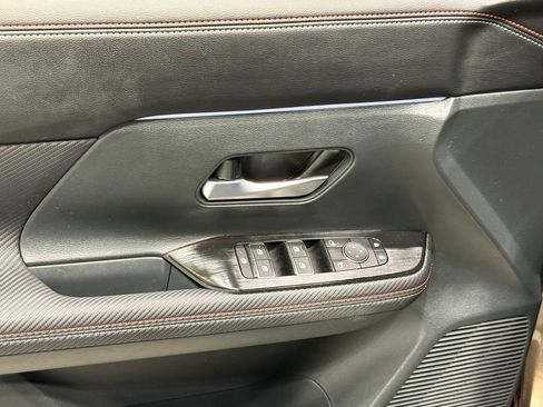 Certified 2025 Nissan Kicks SR image 13