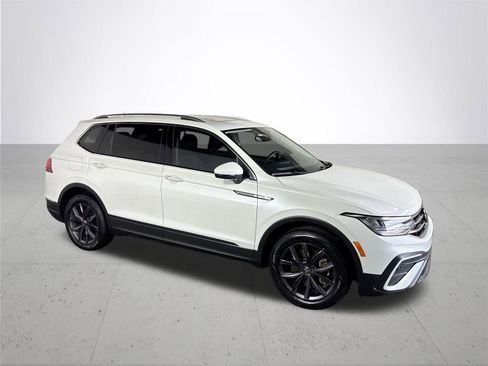 Certified 2023 Volkswagen Tiguan SE w/ Panoramic Sunroof Package image 5