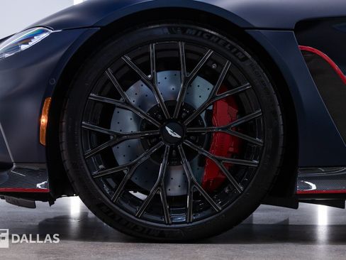 Used 2023 Aston Martin V12 Vantage Roadster RWD image 2