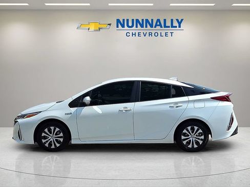 Used 2022 Toyota Prius Prime XLE FWD image 2