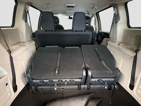 Used 2019 Dodge Grand Caravan SE image 24