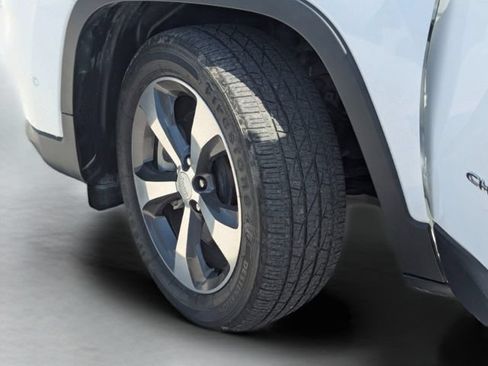 Used 2019 Jeep Cherokee Limited w/ Technology Group FWD image 43