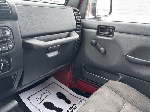 Used 2005 Jeep Wrangler X image 14