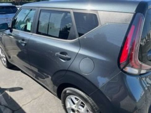 Used 2025 Kia Soul LX w/ LX Technology Package FWD image 3