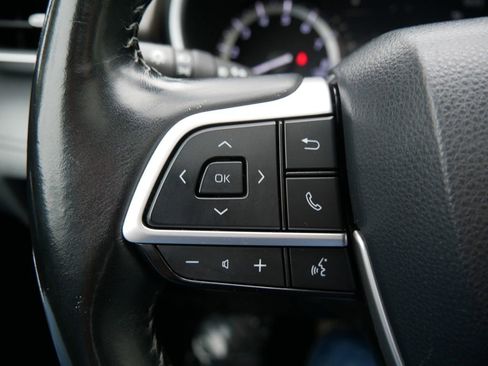 Used 2022 Toyota Highlander XLE AWD/4WD image 27