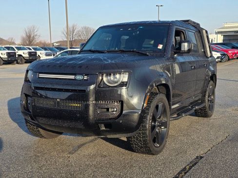Used 2024 Land Rover Defender 130 X-Dynamic SE image 3