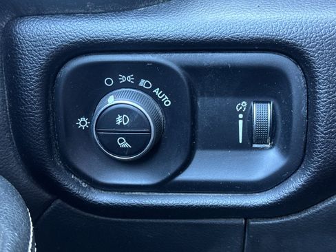 Used 2024 RAM 3500 Big Horn image 39