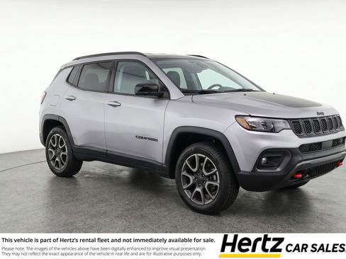 Used 2025 Jeep Compass Trailhawk AWD/4WD image 1