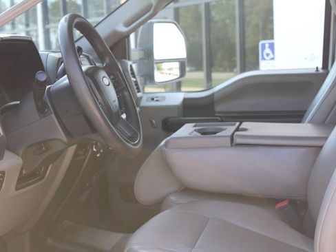Used 2022 Ford F250 XL w/ Power Equipment Group AWD/4WD image 9
