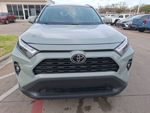 Used 2022 Toyota RAV4 XLE Premium image 8