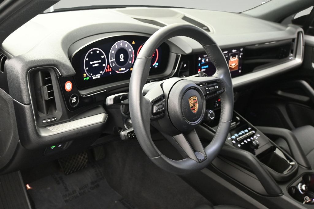 Certified 2025 Porsche Cayenne AWD/4WD image 5