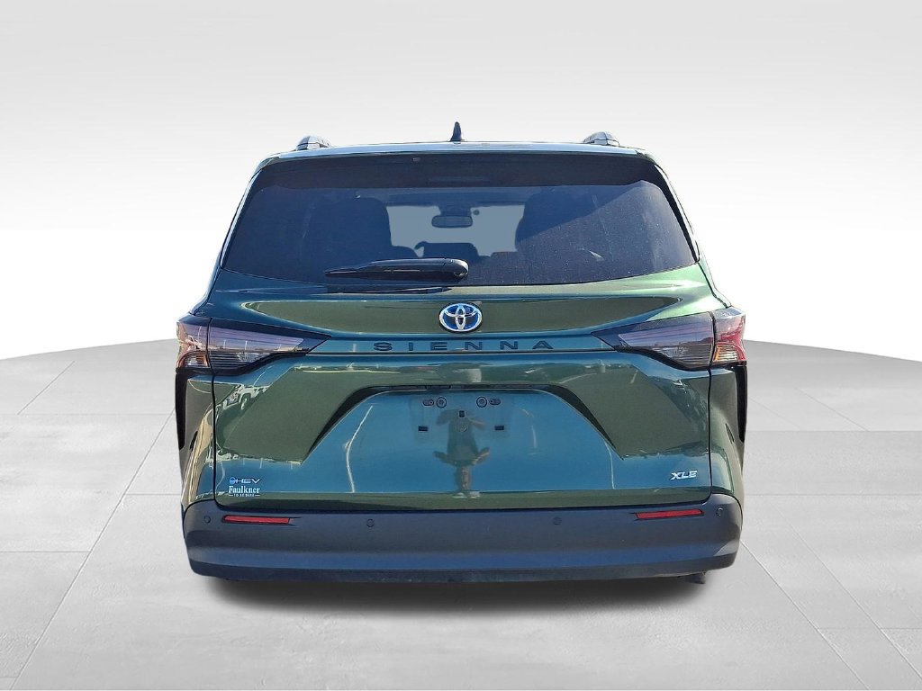 Certified 2025 Toyota Sienna XLE FWD image 8
