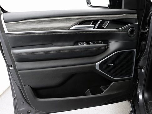 Used 2024 Jeep Wagoneer Series III image 24