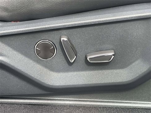 New 2025 Ford F150 Lariat w/ Equipment Group 502A High image 32