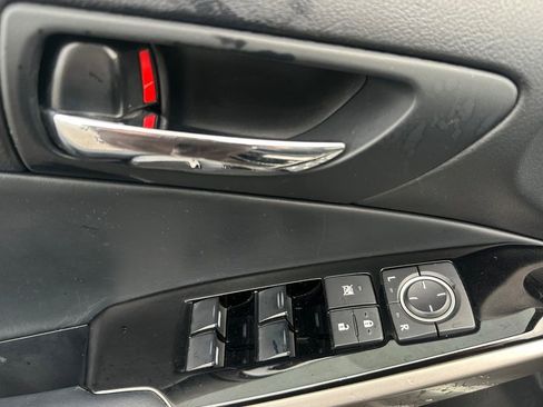 Used 2016 Lexus IS 200t image 11