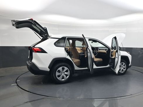 Used 2025 Toyota RAV4 LE FWD image 31