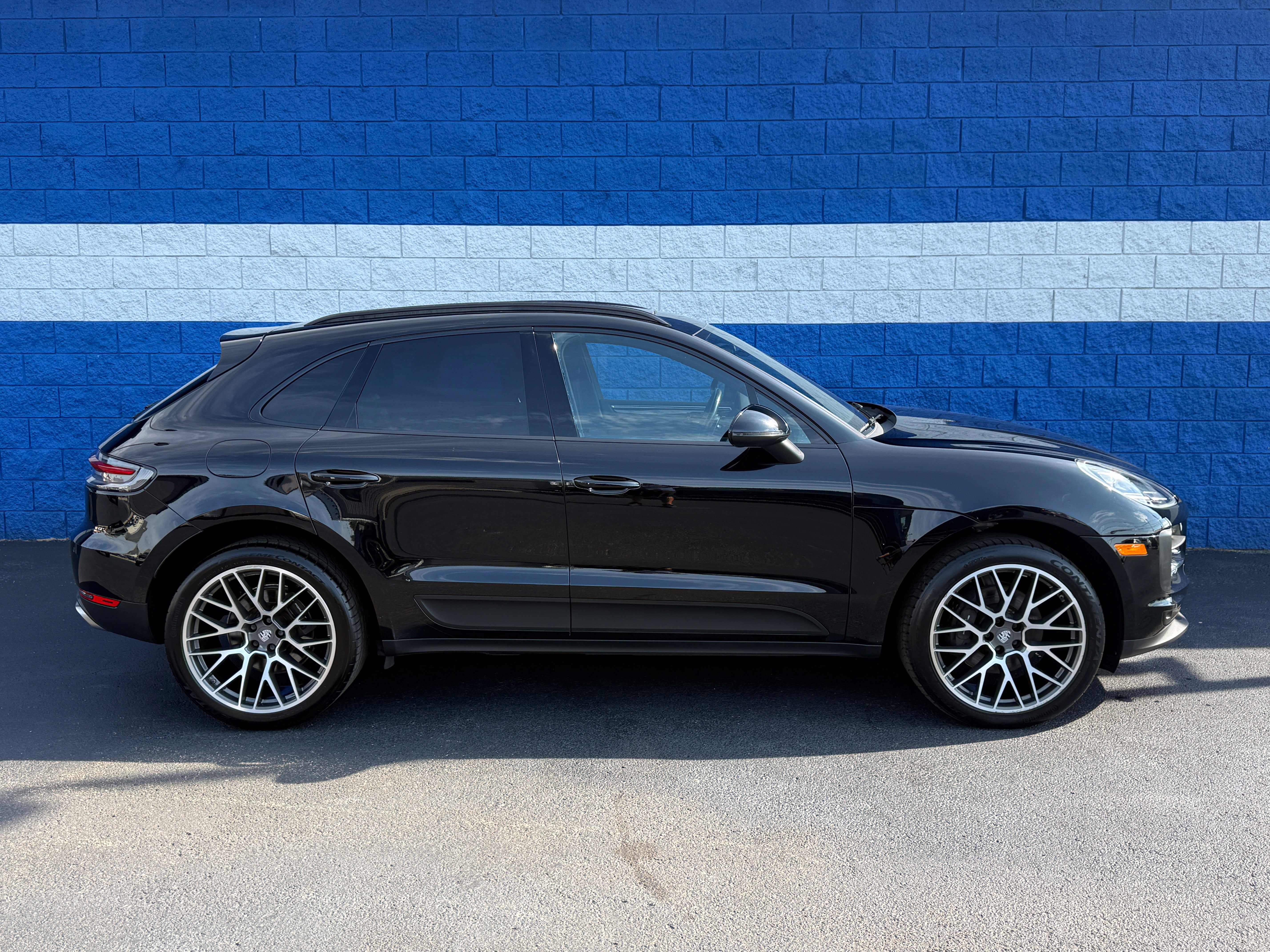 Used 2020 Porsche Macan AWD/4WD image 2