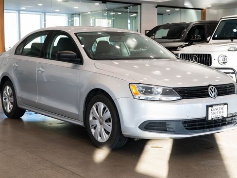 Used 2012 Volkswagen Jetta S FWD image 3