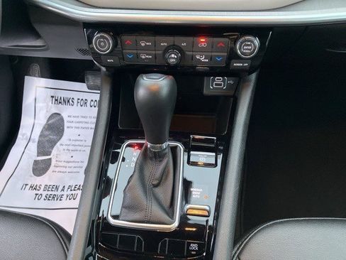 Certified 2025 Jeep Compass Limited image 17