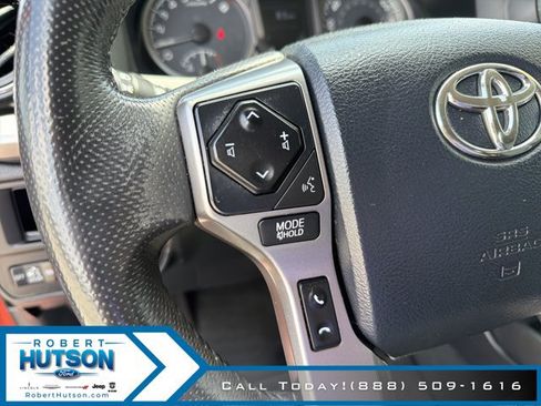 Used 2017 Toyota Tacoma SR5 w/ Tow Package RWD image 13
