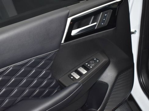 Used 2023 Mitsubishi Outlander SEL image 6