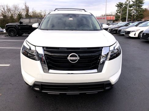 New 2025 Nissan Pathfinder SV image 16