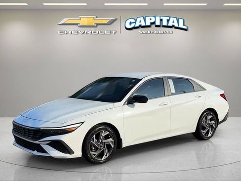 Used 2025 Hyundai Elantra Sport FWD image 1