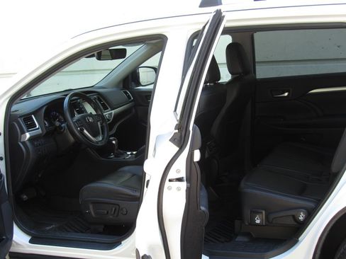 Certified 2019 Toyota Highlander XLE AWD/4WD image 13