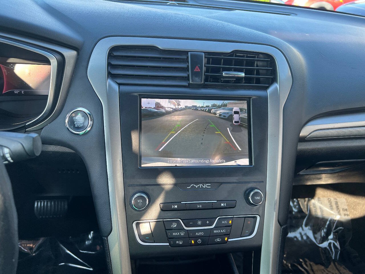 Used 2020 Ford Fusion SE FWD image 35