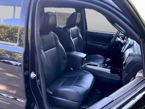 Used 2021 Toyota Tacoma Limited AWD/4WD image 8