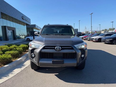 Used 2022 Toyota 4Runner SR5 Premium w/ Moonroof Package RWD image 2