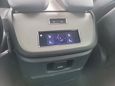 Used 2025 Lincoln Navigator Reserve image 14