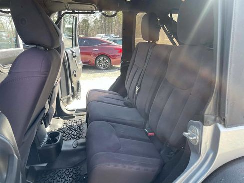 Used 2015 Jeep Wrangler Unlimited Sport w/ Connectivity Group image 9