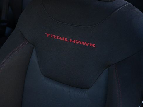 Used 2016 Jeep Renegade Trailhawk AWD/4WD image 9